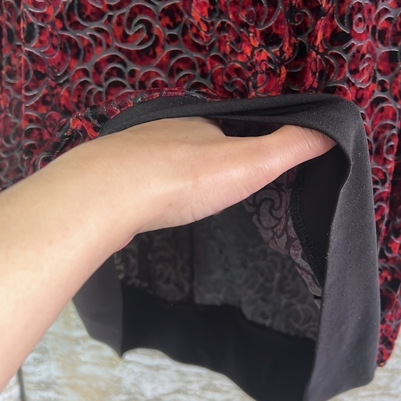 Tanjay Red/Black Velvet Burnout Detail Long Sleeve Blouse Size L - Picture 6 of 11